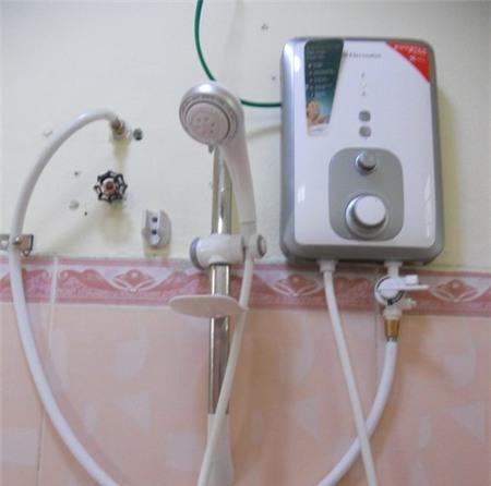 Cẩn trọng khi tắm máy nước nóng Cẩn trọng khi tắm máy nước nóng