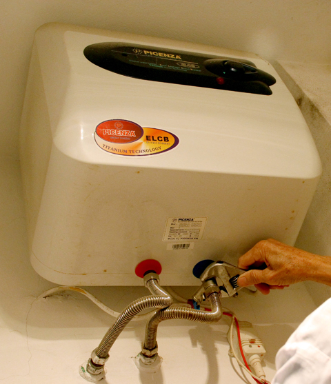 Làm gì để hạn chế rủi ro khi sử dụng máy nước nóng?